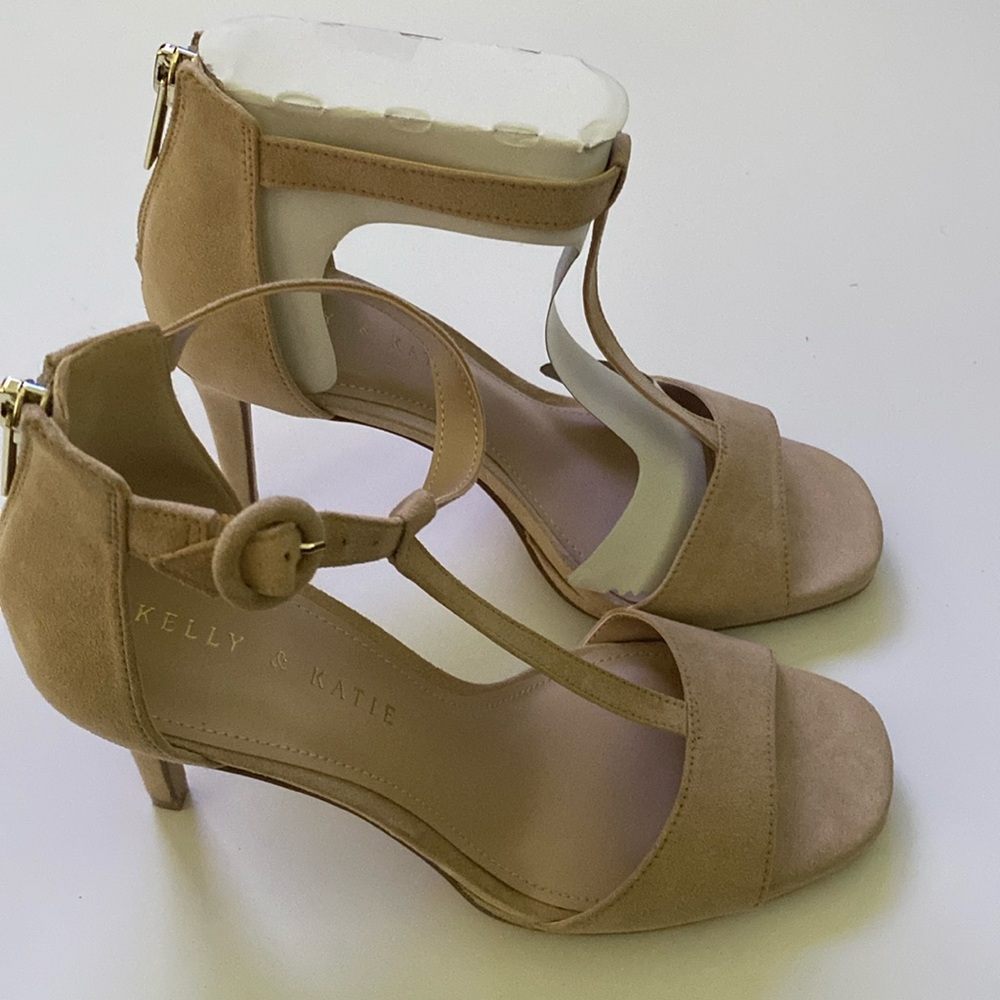 Kelly & Katie Conradd Sandal 7.5M never worn